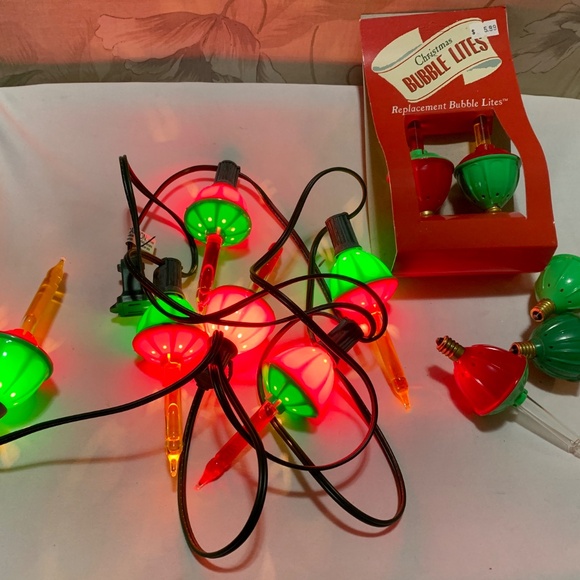 Vintage Working String of Bubble Lights and Four (4) Replacement Bulbs - Picture 3 of 3